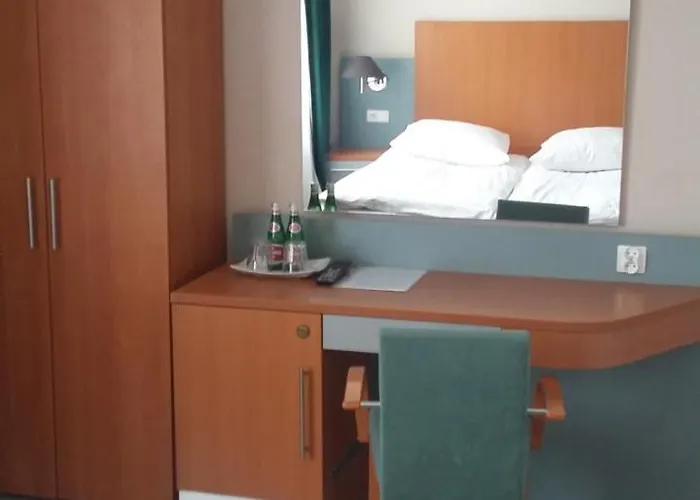 Noclegi, Restauracja Eden